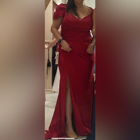 Evening long gown - Picture 4 of 6